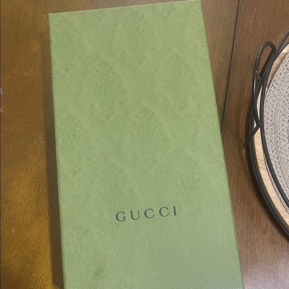 Gucci Women's Black Velvet Heels - Picture 13 of 14